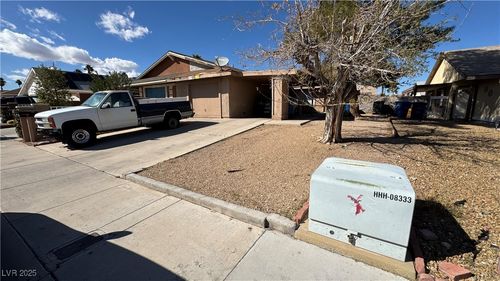 7056 Sprucewood St, Las Vegas, NV, 89147-4771 | Card Image