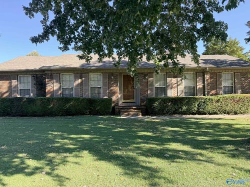 902 Jackson Dr, Athens, AL, 35611-4735 | Card Image