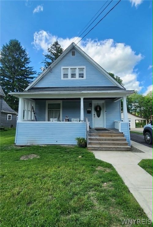607 E State St, Salamanca, NY, 14779-1204 | Card Image