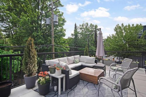 221-2520 Guelph St, Vancouver, BC, V5T0K7 | Card Image