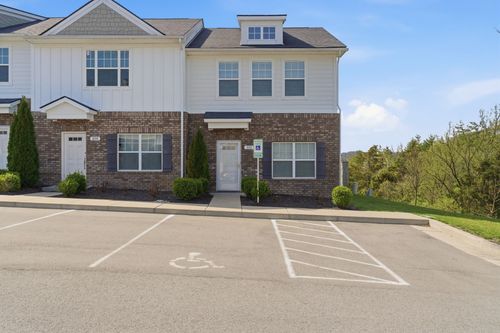 102 Dry Creek Commons Dr, Goodlettsville, TN, 37072-2241 | Card Image