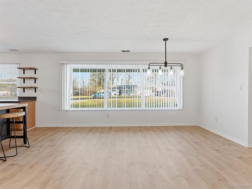 17391 George Washington Dr, Southfield, MI, 48075-2753 | Card Image