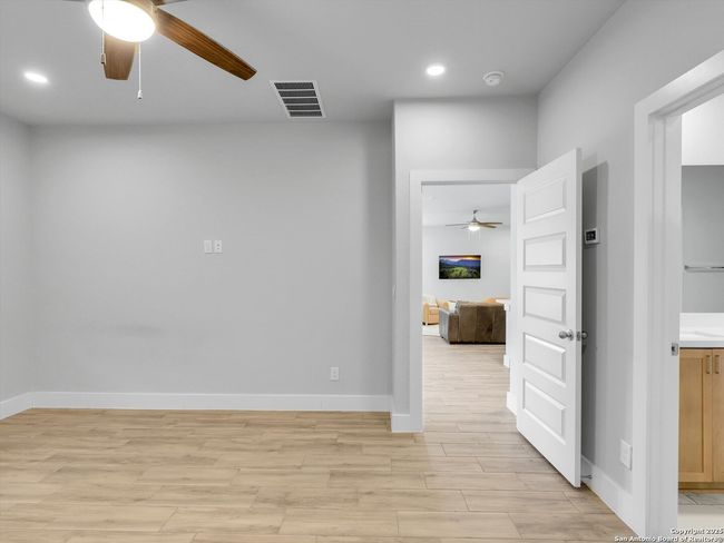 7105 Walkers Loop, House other with 3 bedrooms, 2 bathrooms and null parking in San Antonio TX | Image 21