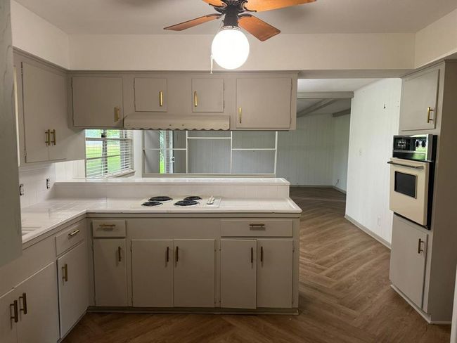 Kitchen | Image 11