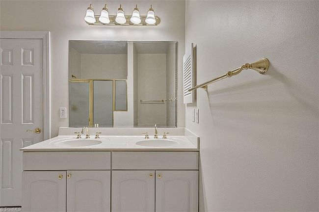 Primary Bathroom | Image 23