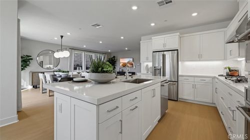 704 Guy Turner Dr, Camarillo, CA, 93010-7989 | Card Image