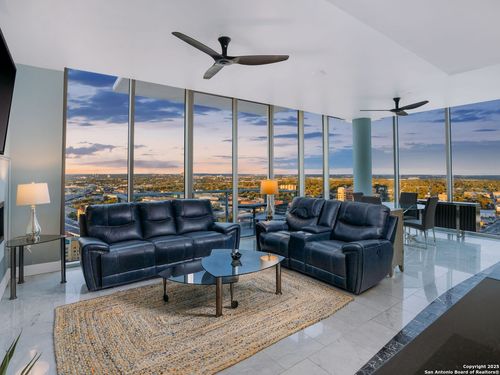 unit-2818-610 E Market St, San Antonio, TX, 78205-2677 | Card Image