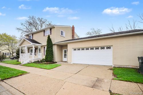 23225 Elaine St, Saint Clair Shores, MI, 48080-3226 | Card Image