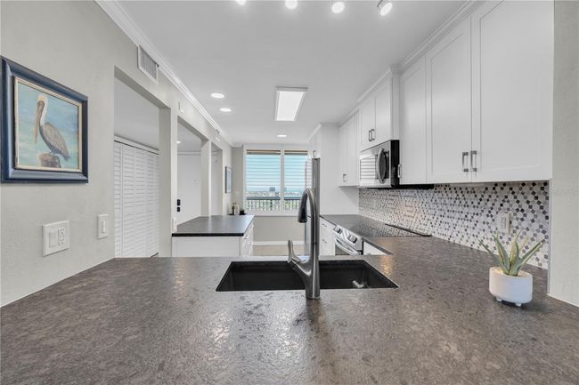APT-1103 - 9495 Blind Pass Rd, Condo with 2 bedrooms, 2 bathrooms and null parking in ST PETE BEACH FL | Image 10