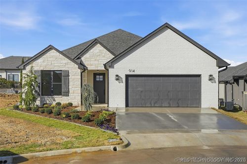 914 W 85th St, Tulsa, OK, 74132-4135 | Card Image