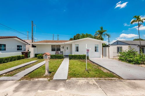 395 W 39th Pl, Hialeah, FL, 33012-4339 | Card Image
