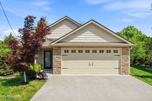 1724 Cove Oak Ln, Knoxville, TN, 37909-1272 | Card Image