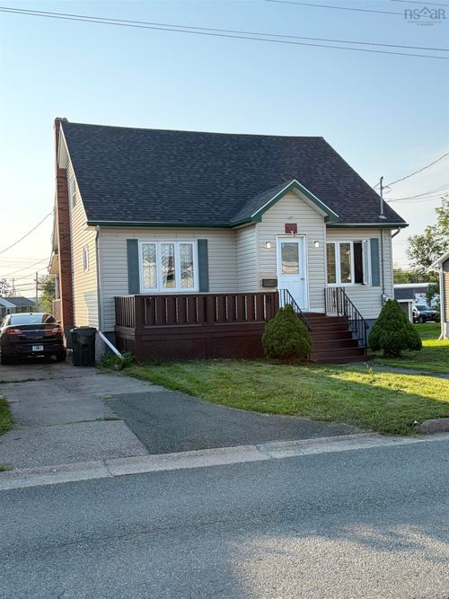 151 Gray St, House with 6 bedrooms, 2 bathrooms and null parking in Sydney NS | Card Image