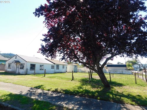 1314 Bothwick St, Myrtle Point, OR, 97458-1470 | Card Image