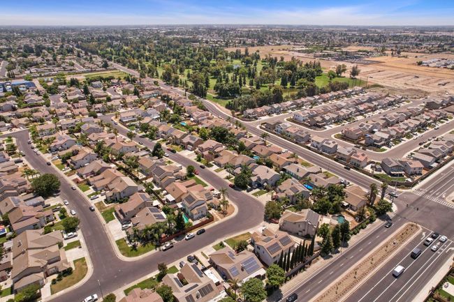 573 Fribourg Ln, House other with 3 bedrooms, 2 bathrooms and null parking in Manteca CA | Image 49