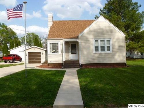 525 S Chestnut St, Blandinsville, IL, 61420-5017 | Card Image