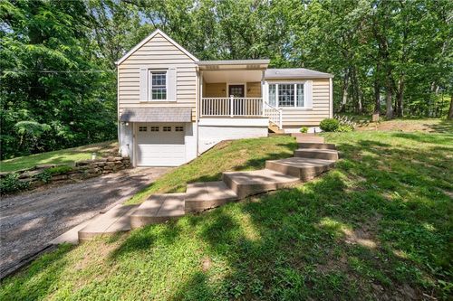 516 Shenango Rd, Beaver Falls, PA, 15010-1659 | Card Image