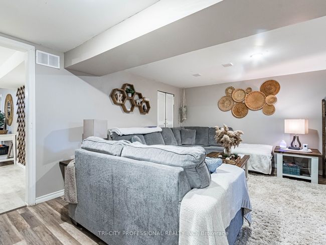 866 Krosno Blvd, House attached with 5 bedrooms, 2 bathrooms and 2 parking in Pickering ON | Image 17