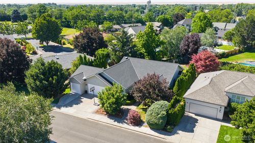 833 Se Marine Dr, College Place, WA, 99324-4006 | Card Image