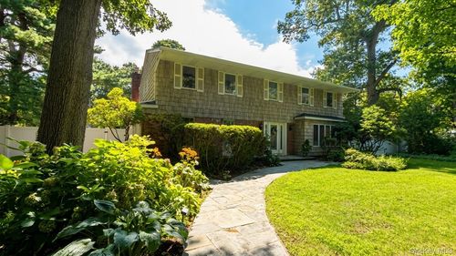 8 Tree Hollow Ln, Dix Hills, NY, 11746-6324 | Card Image