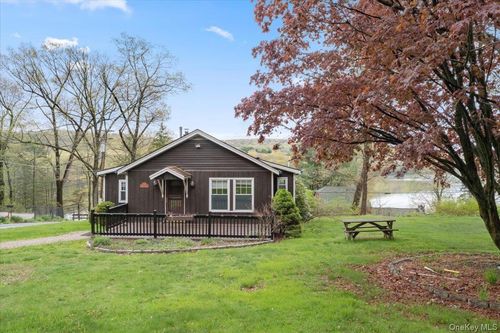 4 Beachway Dr, Holmes, NY, 12531-5524 | Card Image