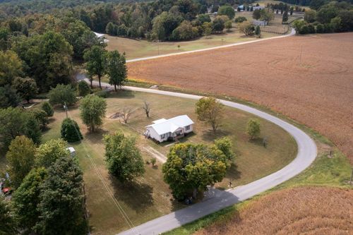 560 Gregory Rd, Westmoreland, TN, 37186-5048 | Card Image