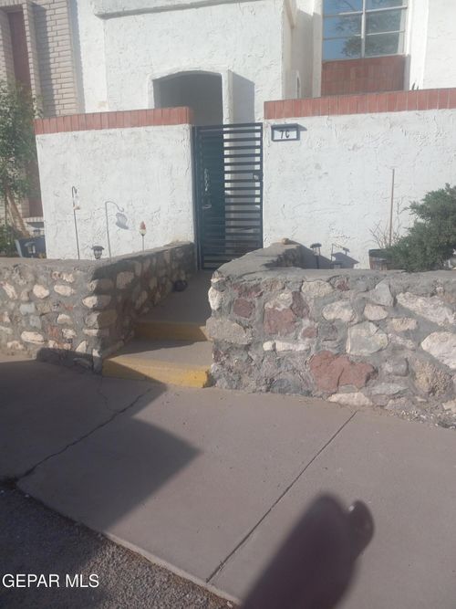 c-6201 Escondido Dr, El Paso, TX, 79912-1947 | Card Image