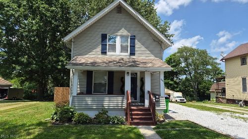 589 Highland Ave, Barberton, OH, 44203-2718 | Card Image