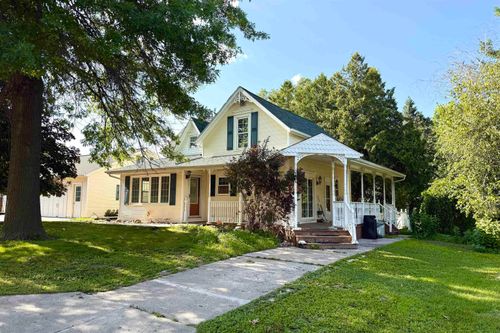 704 6th St, Traer, IA, 50675-1308 | Card Image