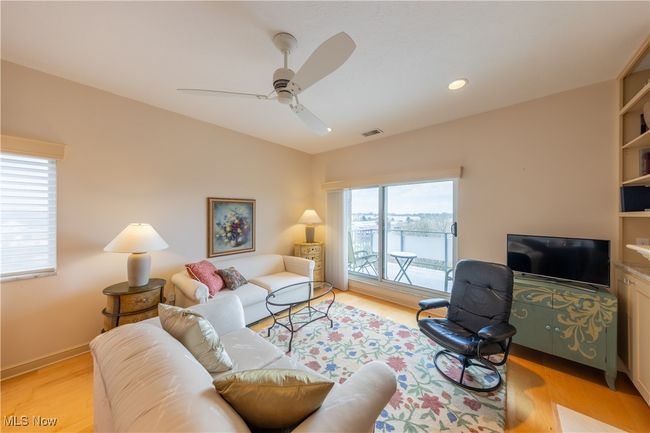Sitting area in primary suite | Image 34
