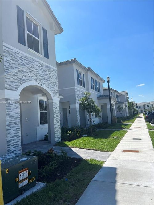 1727 Se 26th Ter, Homestead, FL, 33035-2402 | Card Image