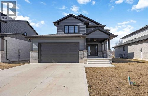655 Ketter Way, Wyoming, ON, N0N1T0 | Card Image