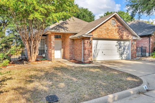 9 Country Club Pl, Waxahachie, TX, 75165-1623 | Card Image