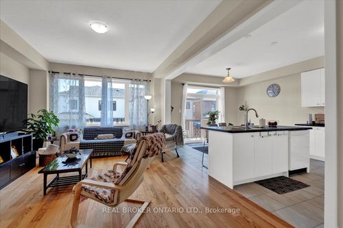 73 Stern Dr, Welland, ON, L3B0M3 | Card Image