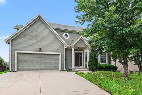 891 S Clearwater Creek Dr, Olathe, KS, 66061-5237 | Card Image