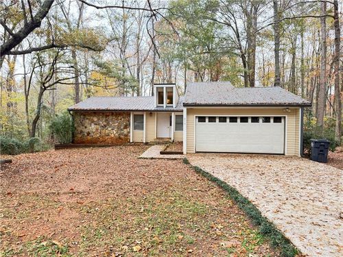 610 Ginger Cir, LaGrange, GA, 30240-3930 | Card Image