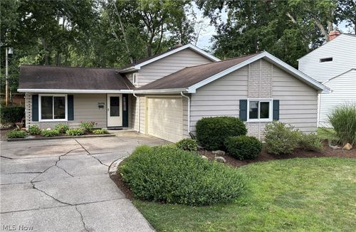 26091 Redwood Dr, Olmsted Falls, OH, 44138-2549 | Card Image