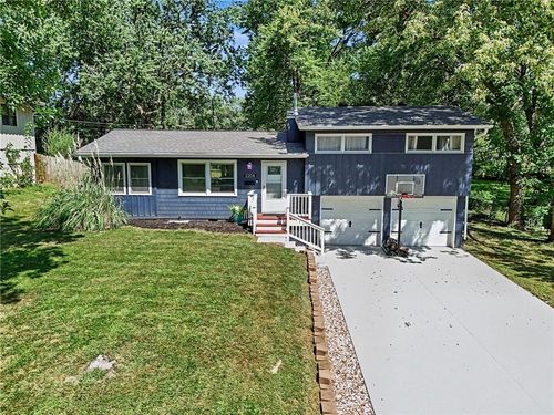 2208 Ne 60th Ter, Gladstone, MO, 64118-5541 | Card Image