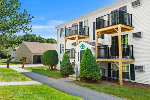 910 White Cedar Blvd, Portsmouth, NH, 03801-6528 | Card Image