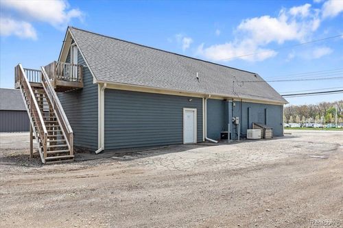 2574 Airport Rd, Waterford, MI, 48329-3300 | Card Image