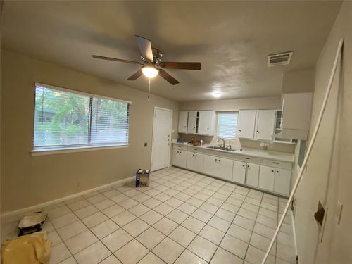 1412 Oakwood Dr, Denton, TX, 76205-6967 | Card Image