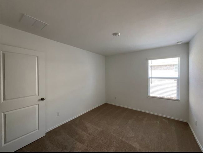 Carpeted empty room featuring baseboards | Image 18