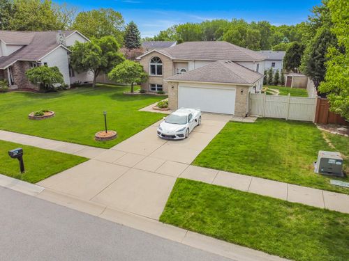 1367 Dixon Pkwy, Chesterton, IN, 46304-9567 | Card Image