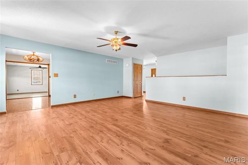 211 Joan Dr, New Baden, IL, 62265-2007 | Card Image
