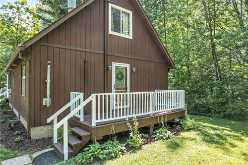 8995 Puritan Ln, Linesville, PA, 16424-2835 | Card Image