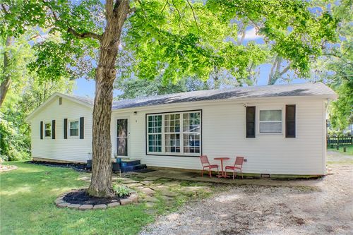 9 Brosam Dr, Charleston, IL, 61920-2800 | Card Image