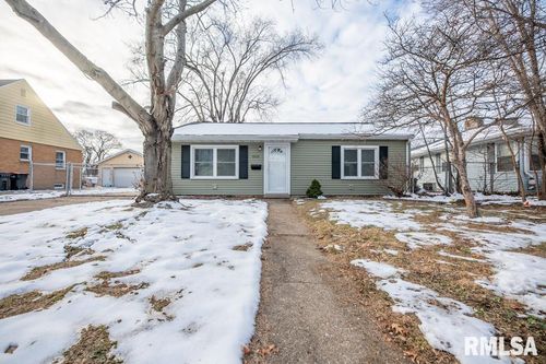 1515 N 10th St, Pekin, IL, 61554-2112 | Card Image