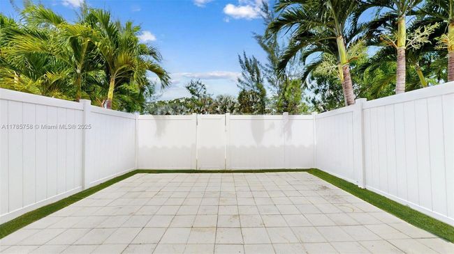 9231 W 32 Nd Ln, Home with 3 bedrooms, 3 bathrooms and null parking in Hialeah FL | Image 47