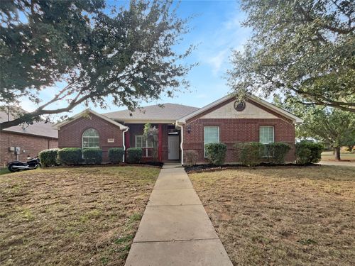 561 Ascot Way, Azle, TX, 76020-2686 | Card Image