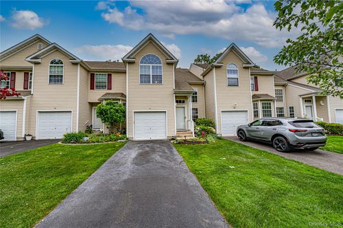 31 Cranberry Cir, Medford, NY, 11763-1568 | Card Image